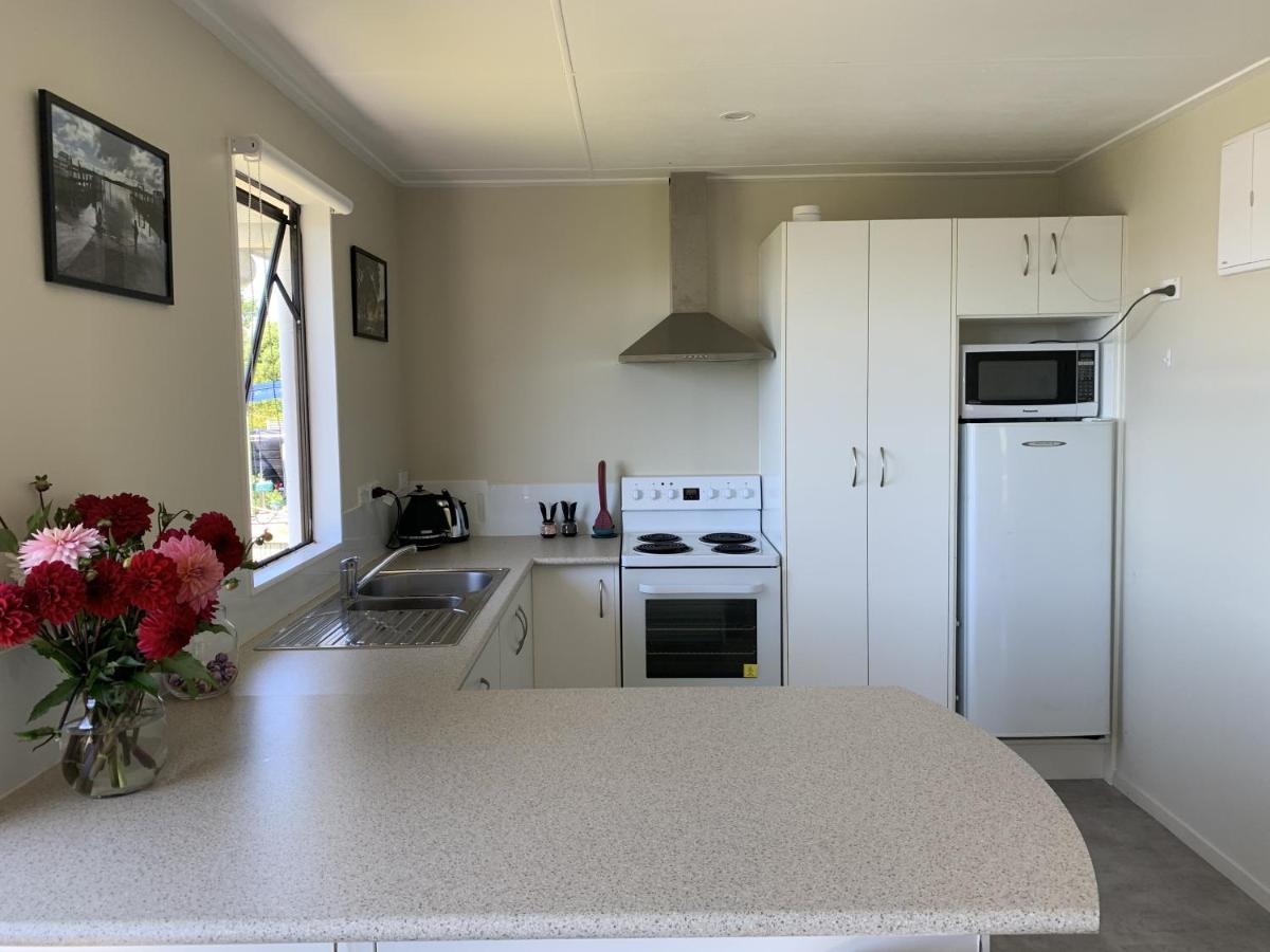 Peaceful Riverfront Cottage In Small Northland Town Te Kopuru Exterior foto